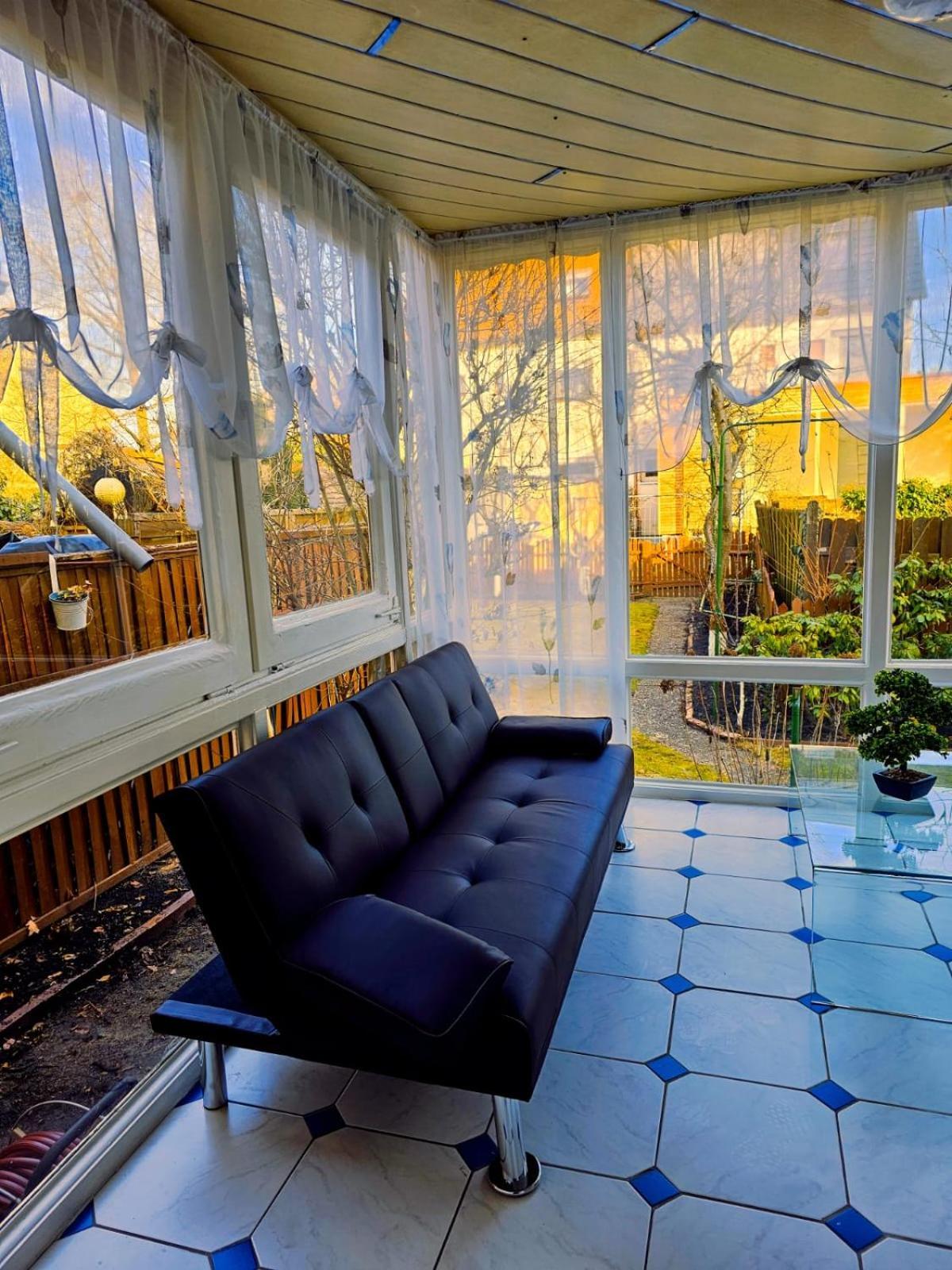Villa B&r In Der Naehe Des Flughafens